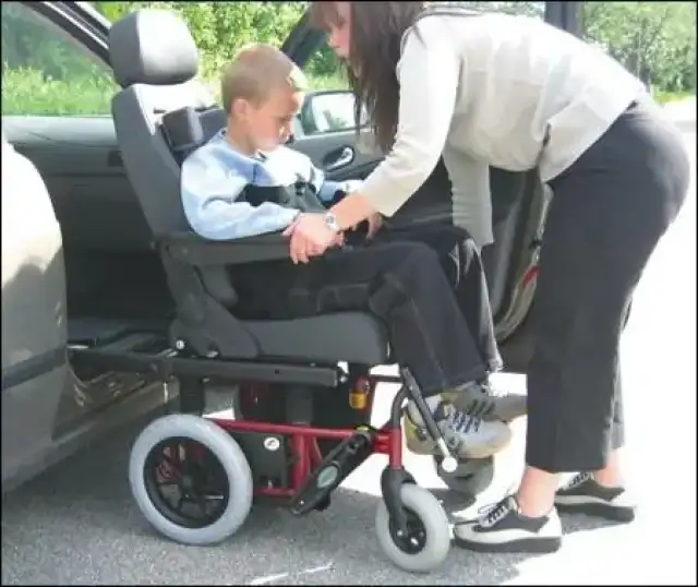 Structure de fauteuil roulant confortable Carony Kids pour véhicules handicapés à Mont-de-Marsan