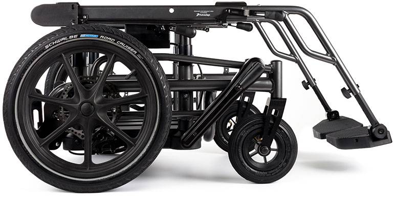 Le châssis.  Voici le châssis. Ensemble, le châssis et le siège forment le fauteuil roulant Carony. C’est là qu’on retrouve des détails comme les repose-pieds, la manivelle réglage de la hauteur et le frein de stationnement. Pour pouvoir se déplacer