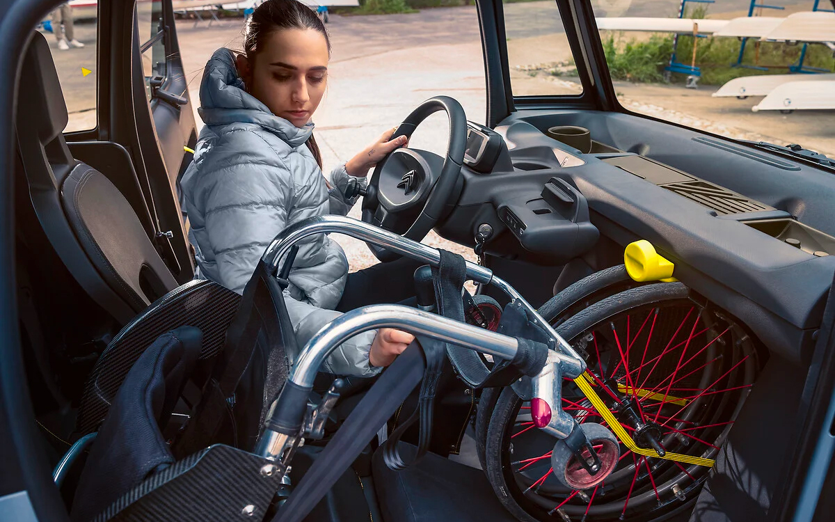 citroen-ami-handicap-habitacle
